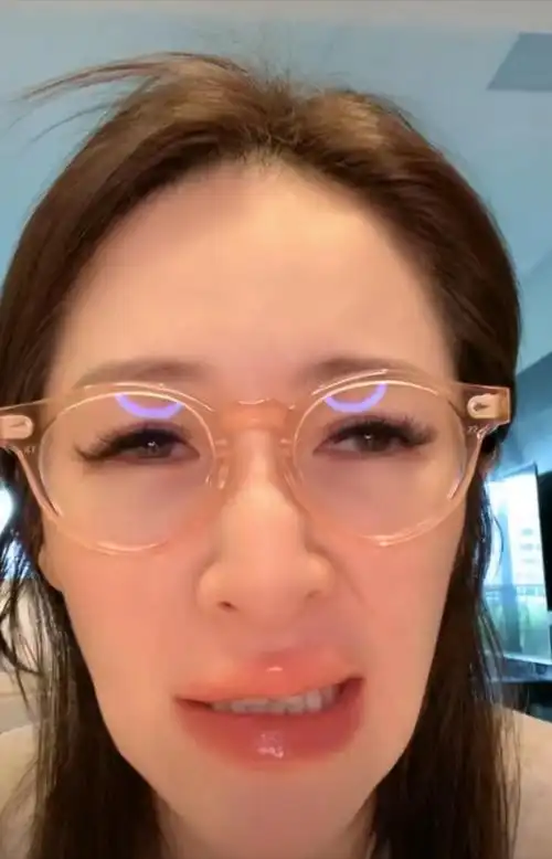 萧亚轩承认跟小16岁男友已分手近况曝光脸部变形健康引担忧