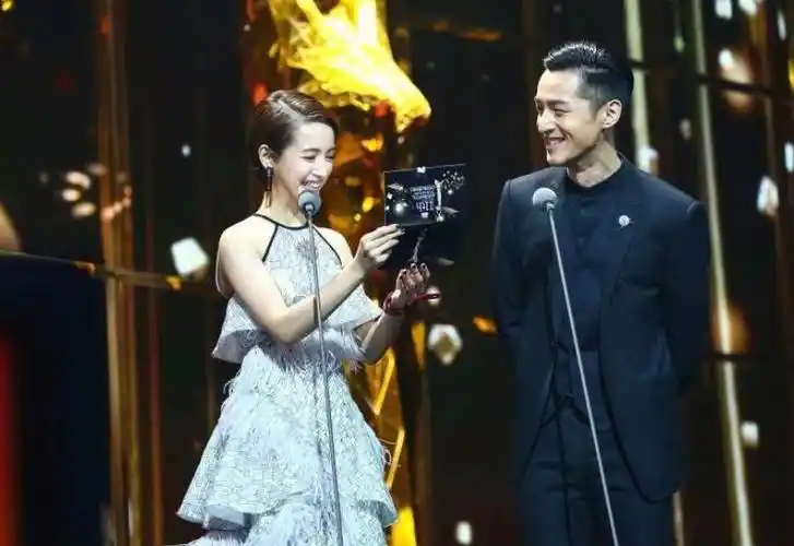 出道被说香肠嘴,17岁欠债500万,26岁患病写遗书,是胡歌的女神_林依晨