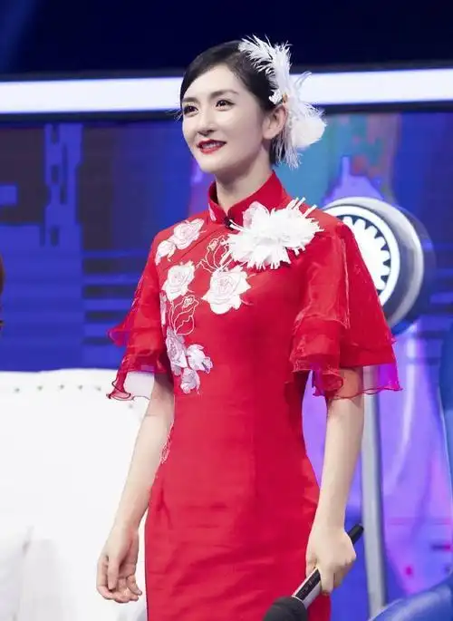 又被谢娜给惊艳到了穿旗袍身材窈窕名媛范十足真优雅