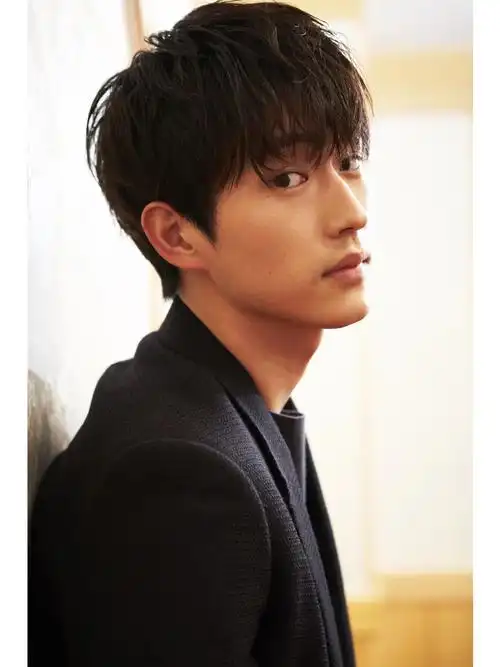 日本新晋帅哥杉野遥亮