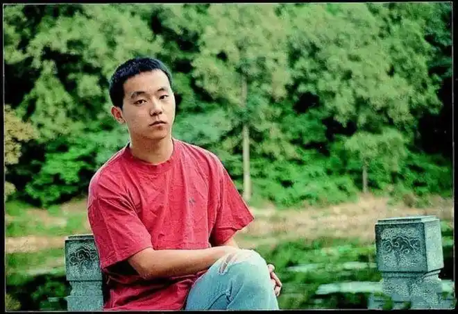 年轻时的窦唯和现在的窦唯岁月是把杀猪刀简直像换了一个人