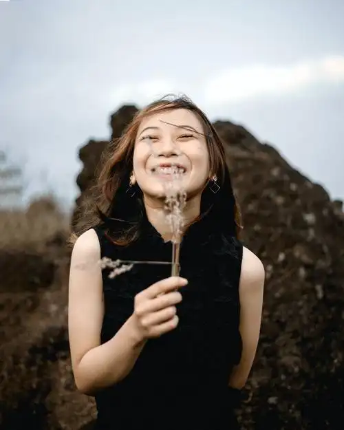 微笑美女治愈系写真图片