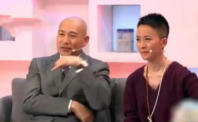 回顾谢兰父母是聋哑人嫁大11岁师小红丁克12年39岁为爱生子