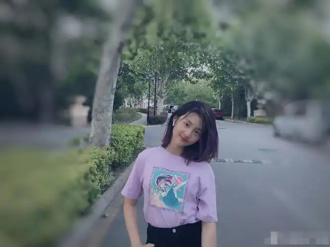 前脚#王源抽烟#的热度刚过,今天黄磊的女儿黄多多就因为新染得发色又