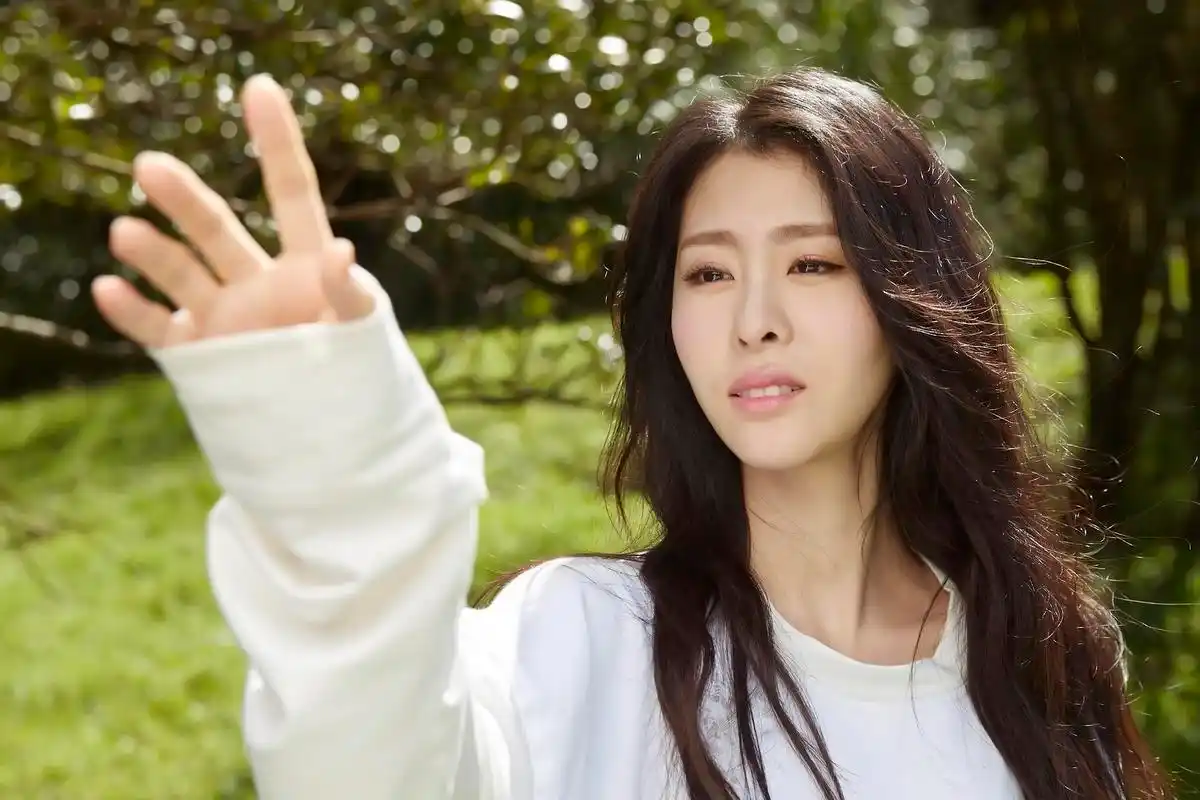 张碧晨的舞台风格特别有气场,她甜美的笑容有种优雅女神风范!