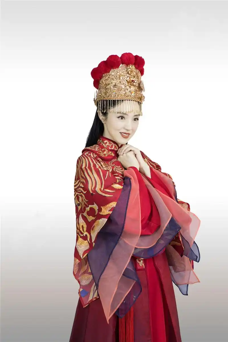 原创39岁董璇挑战经典角色一身红衣扮演紫霞一举一动透着侠女范