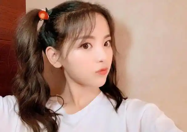 "天选之女"杨超越:一年为公司赚7000万,却改不了贫穷时的习惯