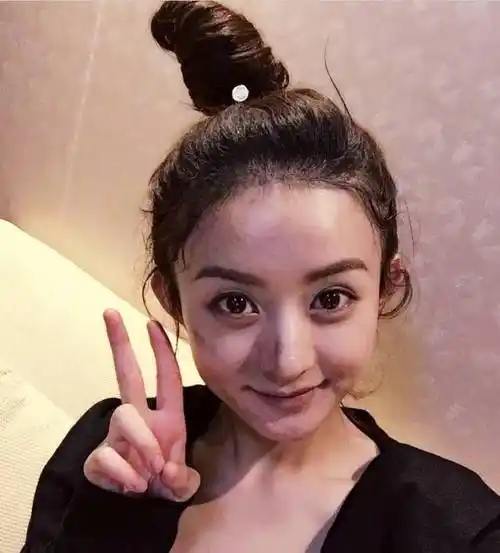 演员赵丽颖:曾被导演说像猪嘴,如今逆袭成实力顶流,她有多励志_小时候