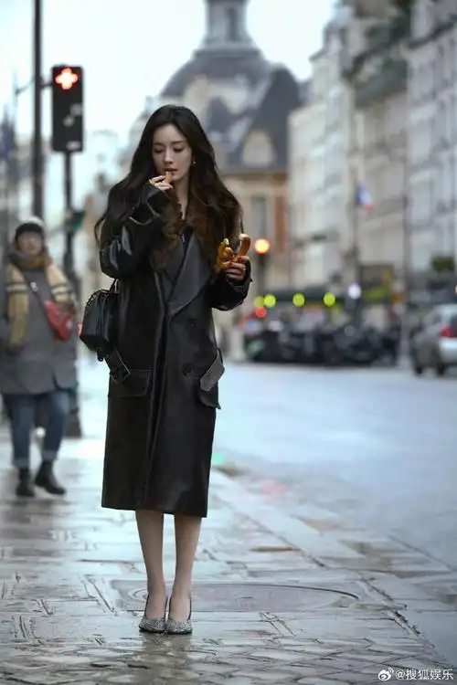 #杨幂总裁出街##杨幂巴黎时装周##杨幂张小斐袁姗姗是
