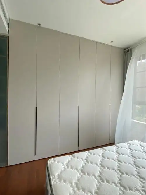 现代简约一门到顶主卧衣柜定制武汉全屋定制