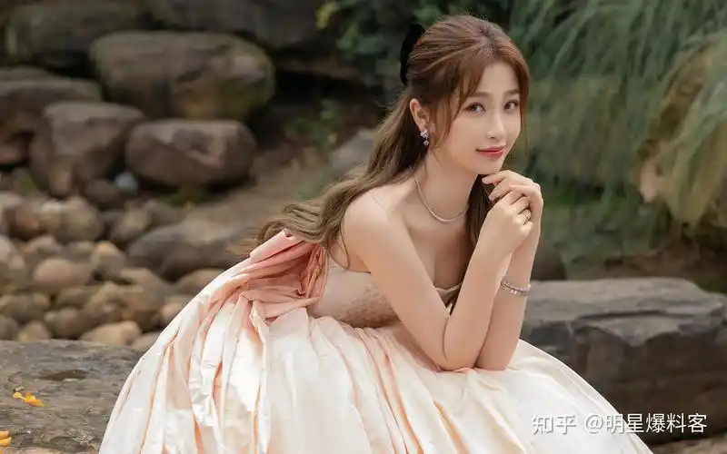 娱乐点评杨紫李雪琴虞书欣卢昱晓侯雯元王珞丹