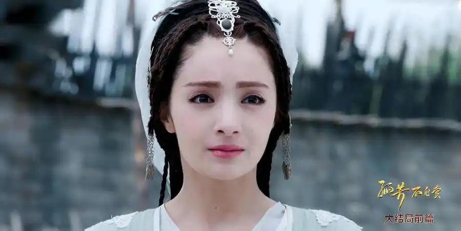 《孤芳不自赏》阳凤扮演者麦迪娜的剧照,气质独特,清新淡雅