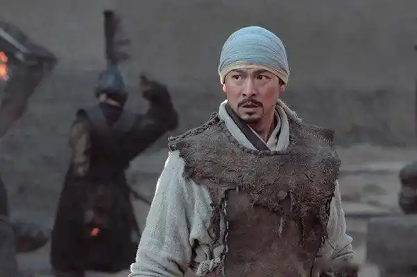 电影《墨攻》讲述了战国时期十万赵国军队攻打梁城,刘德华饰演的革离