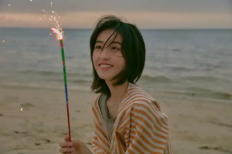 张子枫向往6大片释出海边日落拉满氛围感