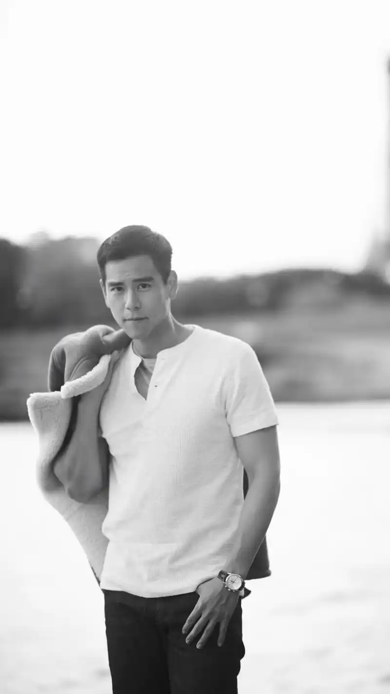 彭于晏黑白系图片:这么帅的人是真实存在的嘛?