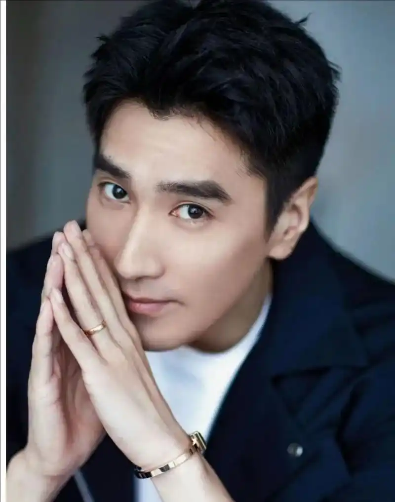 中国内地80后男明星九大排行榜: 1.罗晋 672.胡歌 673.