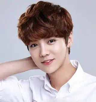 韩式男生烫发发型 烫染结合最时髦-图3