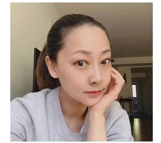 张卫健46岁妻子罕见露面,结婚13年没有孩子,如今小产后已释怀