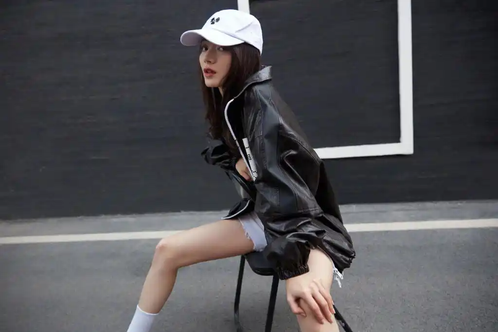 代斯超短裤时尚写真图片