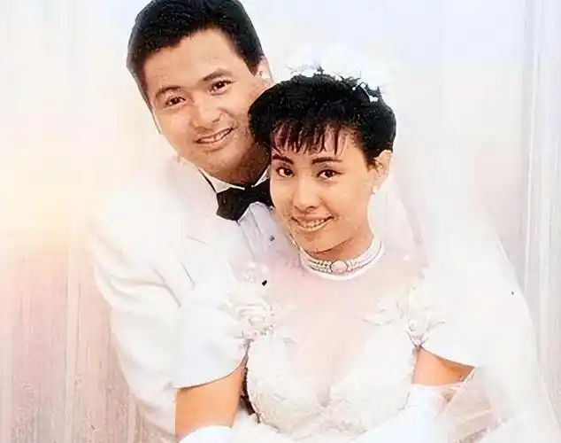 回顾周润发:二婚娶圈外妻子一生不要孩子,捐出56亿过平淡生活