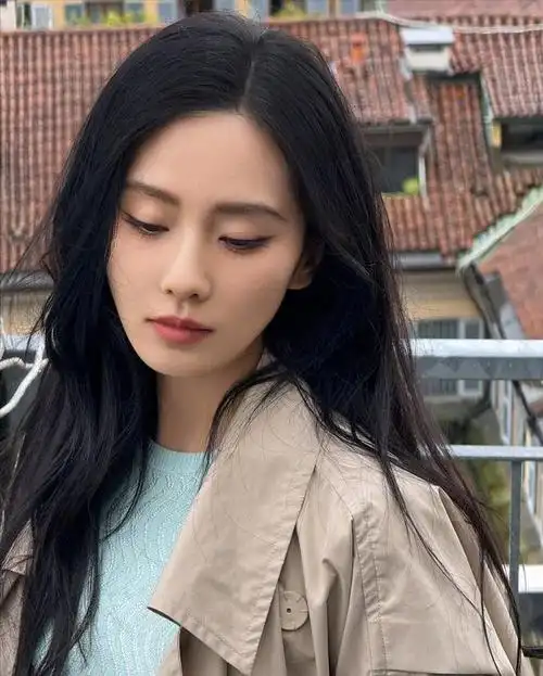 刘诗诗最新晒图惊艳全网逆天颜值令人惊叹她到底几岁
