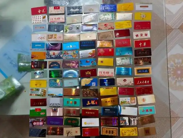 "香烟呸呸卡"在校门口流行,1元钱一个,家长:拿我们当冤大头|玩具|烟盒