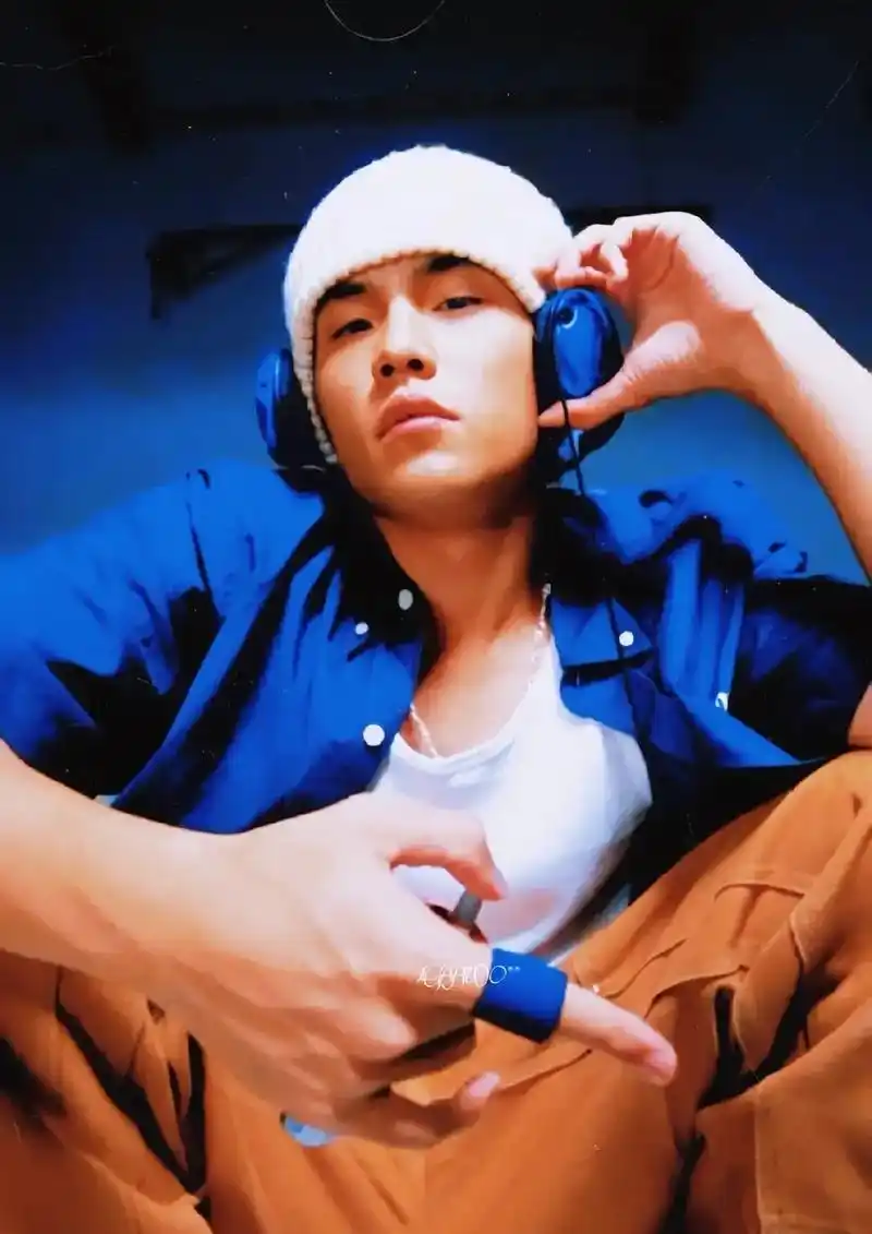 谁会拒绝免费的一首东风破呢 #周杰伦 #偶像 - 抖音