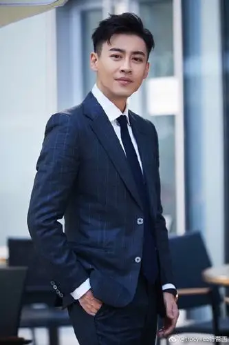 2013年,出演个人首部电视剧《神犬奇兵》 .