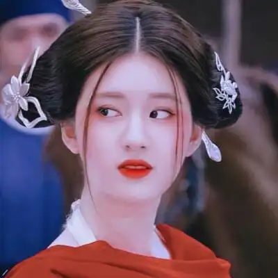 女爱豆 赵露思 传闻中的陈芊芊 图源微博:自调头像库