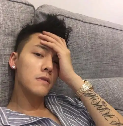 男星纹身大盘点,蔡徐坤撩人,小白超个性,都不如他的半甲蓝龙