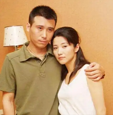 李乃文:我老婆不是黄曼,与颜丙燕很清白,47岁婚姻仍然是个谜