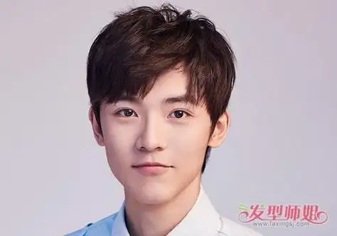 2019年轻男生偏分刘海短发设计不挑脸型_发型师姐