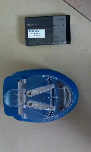 手机电池充电器如何使用