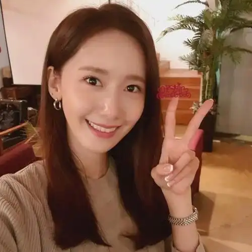 190725允儿活动自拍图3p