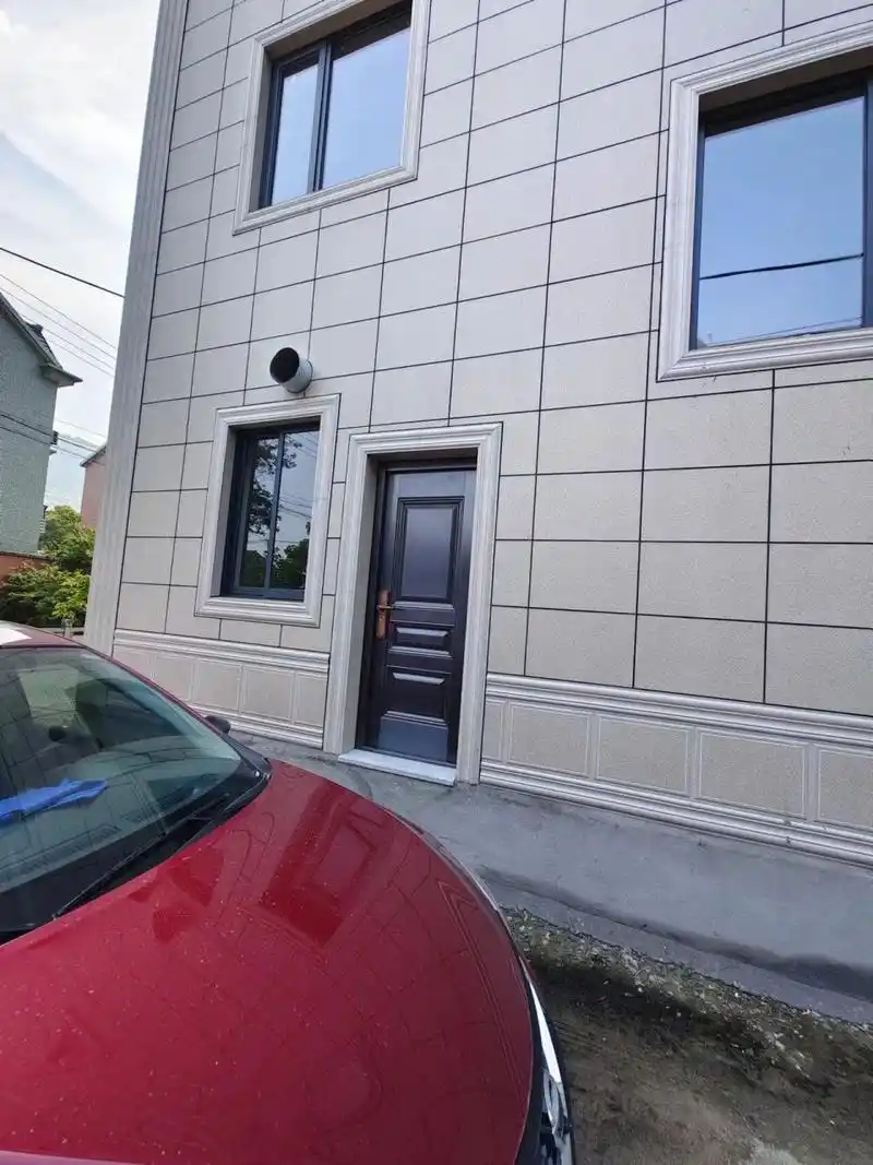 别墅外墙瓷砖窗线墙裙罗马柱配套简单大气