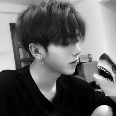 帅哥拽酷高冷黑白图片头像80张_男生头像_头像屋