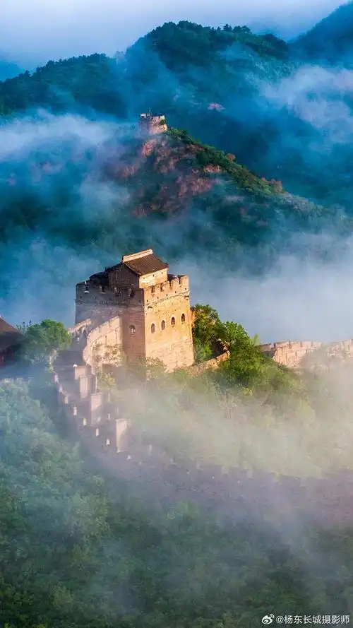 一条巨龙镇守锦绣河山金山岭长城云海竖版