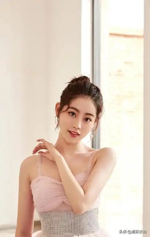 杨幂旗下的性感小野猫祝绪丹,靓丽妩媚有气质,不输大幂幂