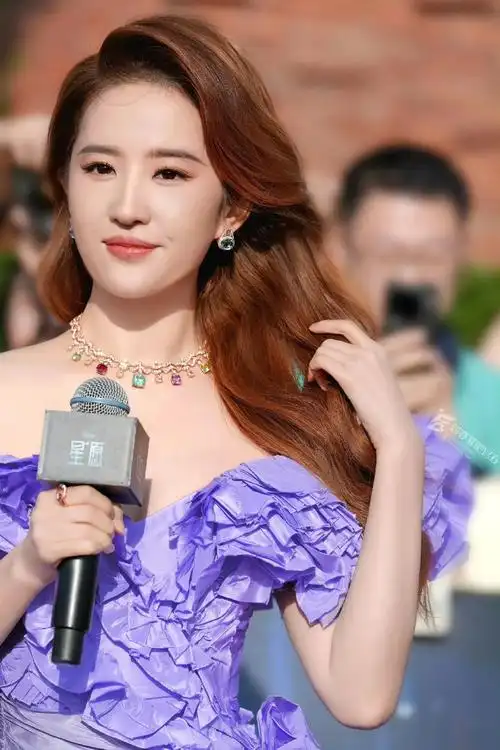 刘亦菲内神降临.#刘亦菲 #公主 # 刘亦菲迪士尼公主出场 - 抖音