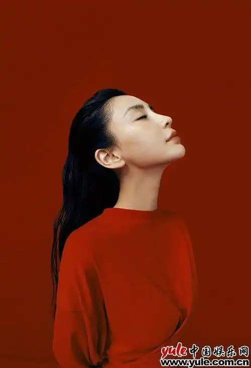 angelababy解锁品牌挚友新身份 多彩风格定义穿搭时尚