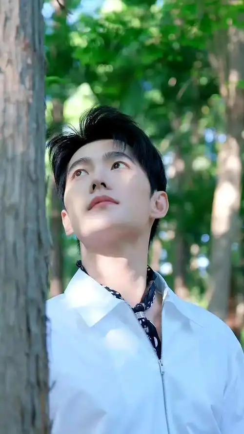 帅气演员杨洋最新线下活动生图释出啦!帅的很客观啊!