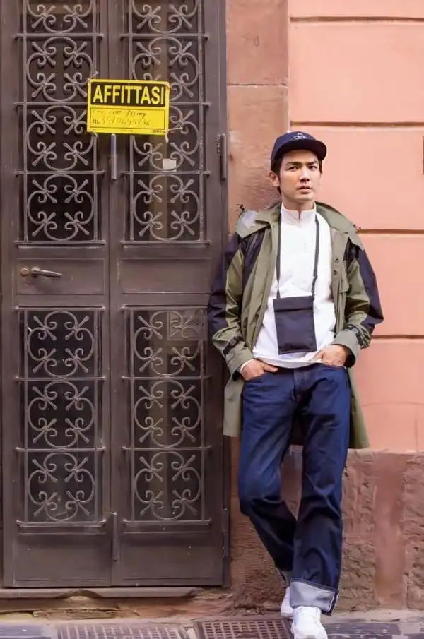 钟汉良"减龄"造型,白色羽绒服穿出青春感,46岁这状态很难得