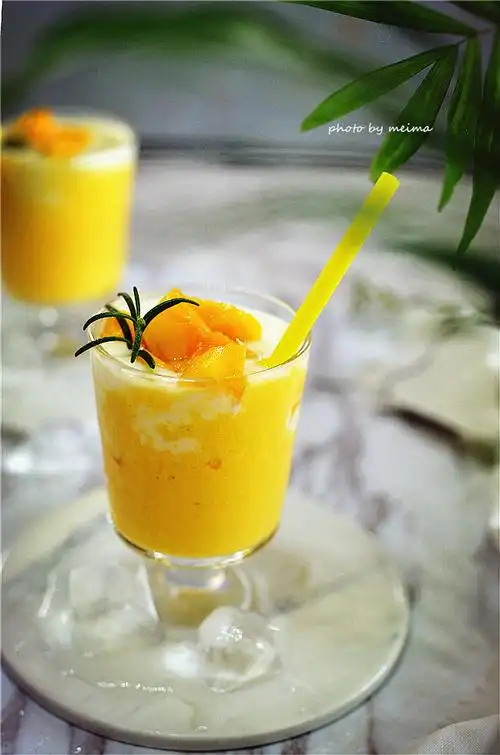 芒果酸奶冰饮