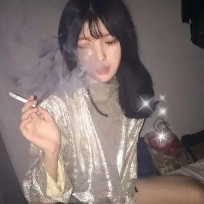 超拽ins烟女79女生头像