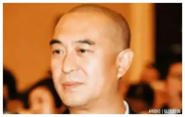 别看张嘉译现在风光无限,可他当年也是吃尽了苦头.