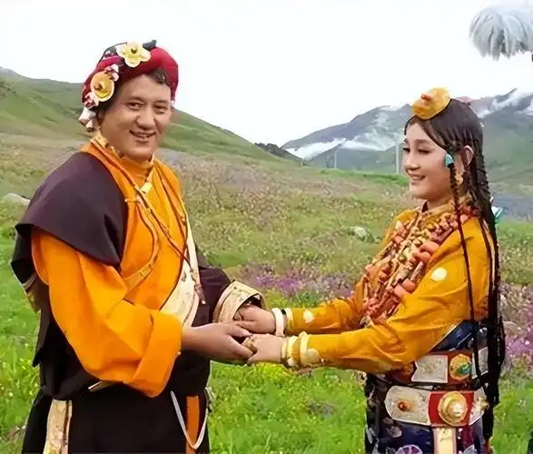 回顾歌手降央卓玛因丈夫高颜值倒追婚后生3胎如今怎么样了