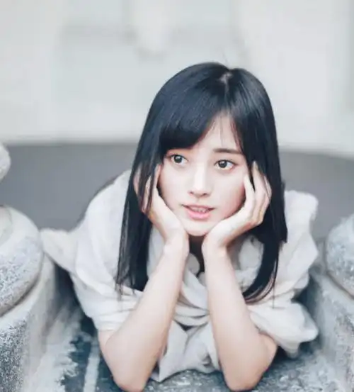 鞠婧祎早期写真照流出!看清她的五官,整没整容一目了然