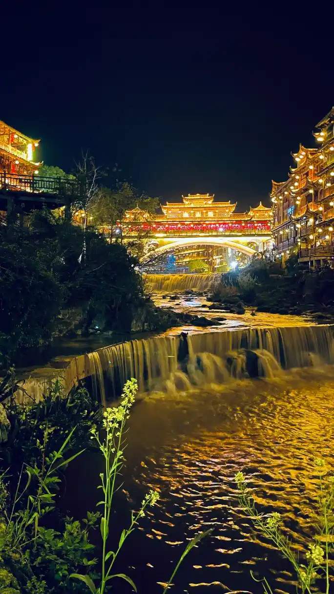 [得意]…  湘西 土家族苗族自治州 永顺县  芙蓉镇的夜