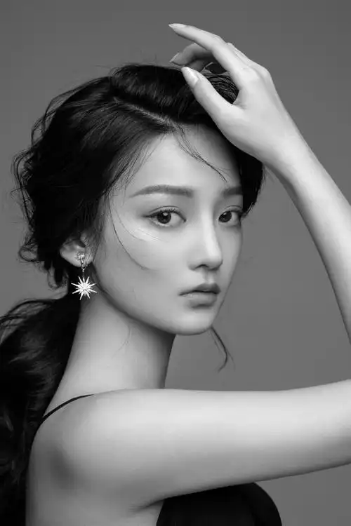 尚璇黑白酷飒冷艳写真图片
