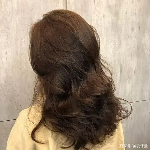 烫发新款烫发图片弹簧